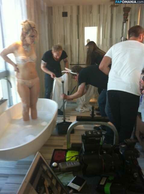 Abby Elliott Çıplak Sızdırılmış Fotoğraf #6