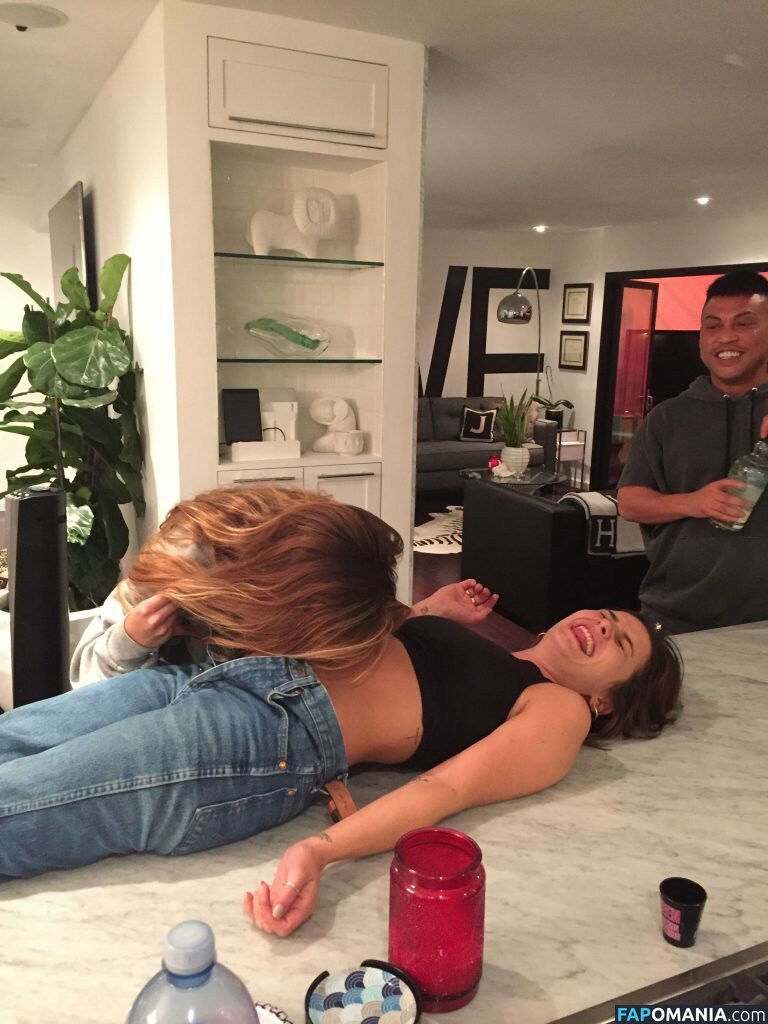 Addison Timlin Çıplak Sızdırılmış Fotoğraf #16