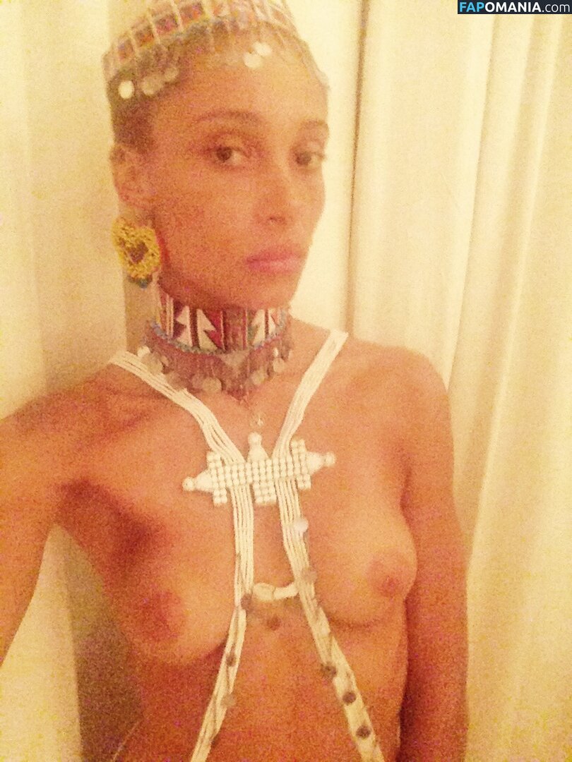 Adwoa Aboah Çıplak Sızdırılmış Fotoğraf #28