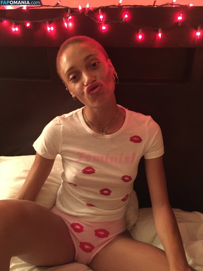 Adwoa Aboah Çıplak Sızdırılmış Fotoğraf #30