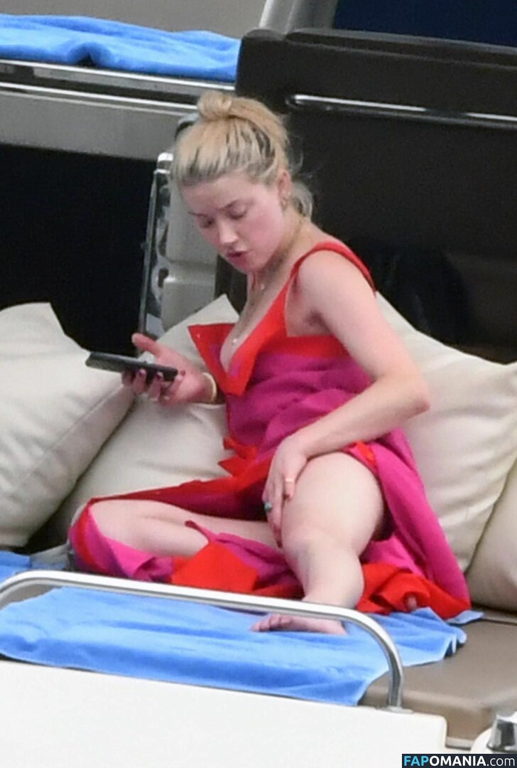 Amber Heard Çıplak Sızdırılmış Fotoğraf #247