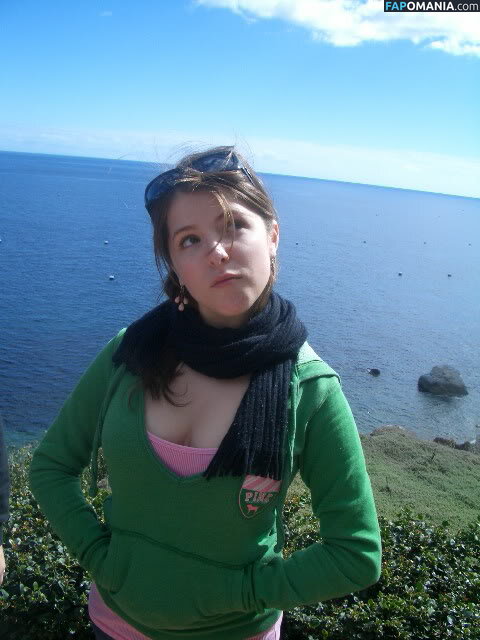 Anna Kendrick Çıplak Sızdırılmış Fotoğraf #14