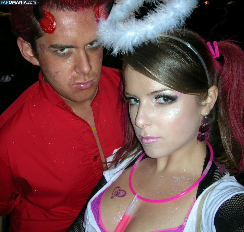 Anna Kendrick Çıplak Sızdırılmış Fotoğraf #54