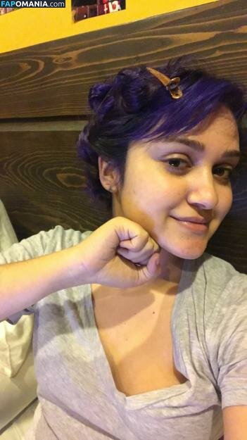 Ariela Barer Çıplak Sızdırılmış Fotoğraf #14