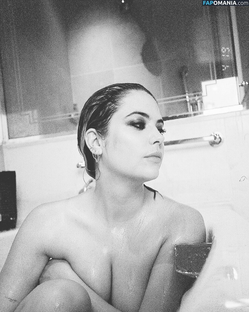 Ashley Benson And Cara Delevingne Çıplak Sızdırılmış Fotoğraf #37