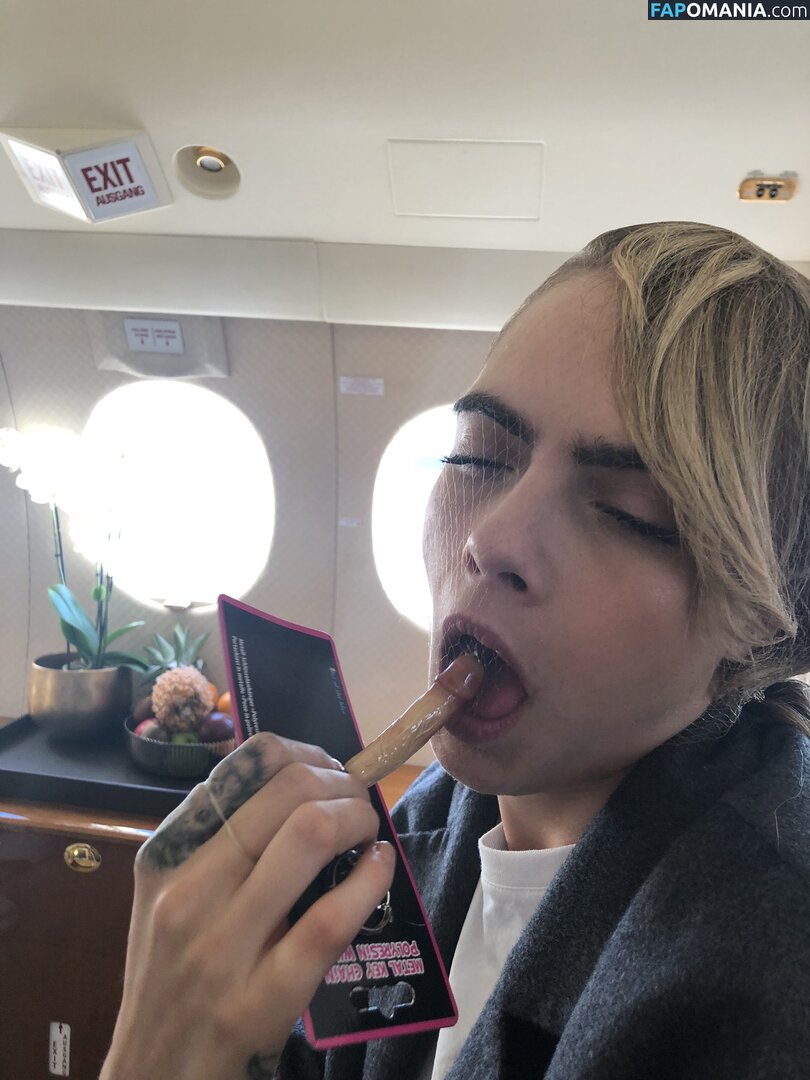 Ashley Benson And Cara Delevingne Çıplak Sızdırılmış Fotoğraf #53