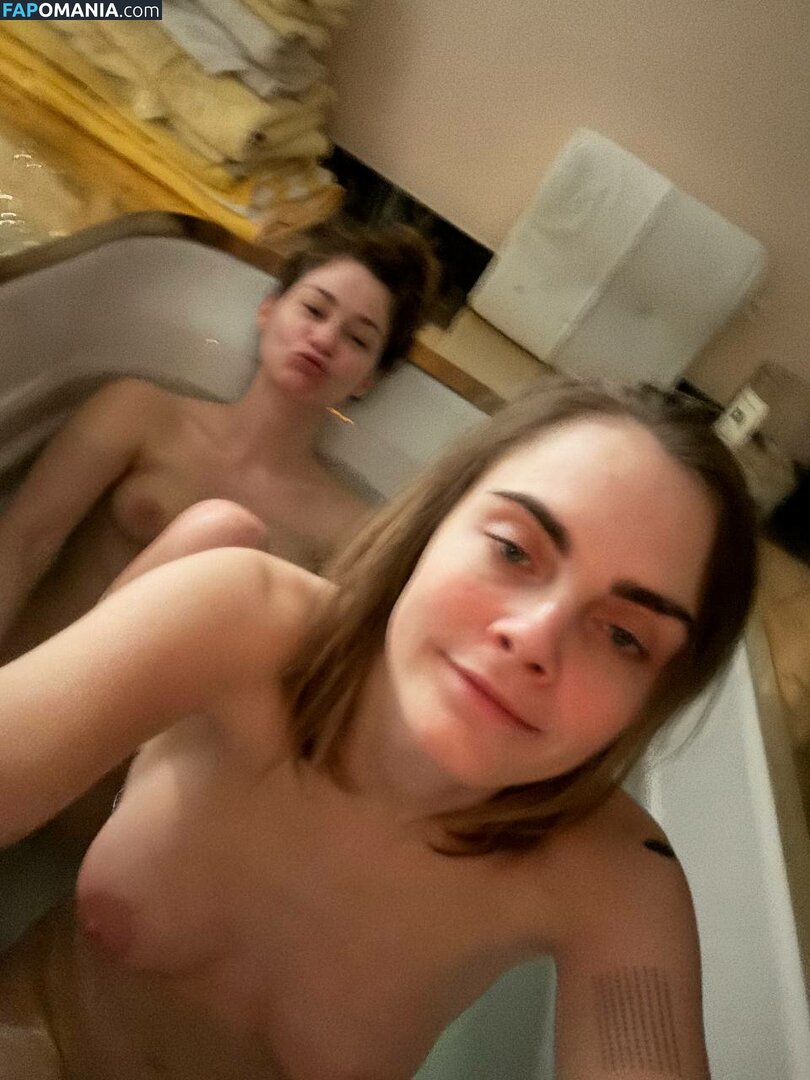 Ashley Benson And Cara Delevingne Çıplak Sızdırılmış Fotoğraf #69