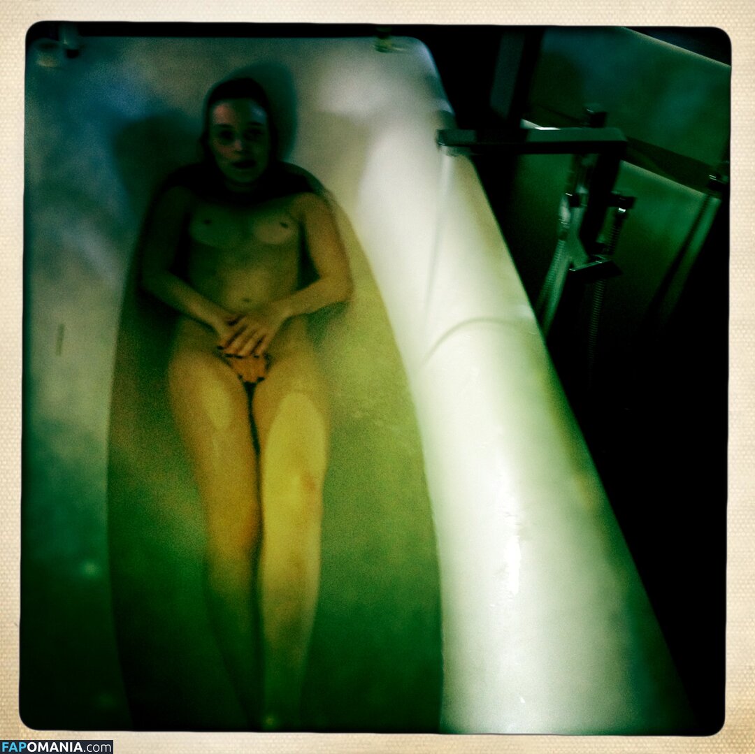 Bella Heathcote Çıplak Sızdırılmış Fotoğraf #6