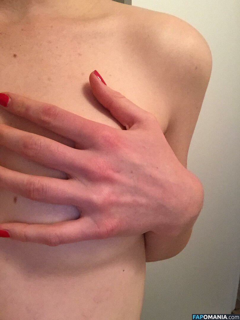 Bonnie Wright Çıplak Sızdırılmış Fotoğraf #23