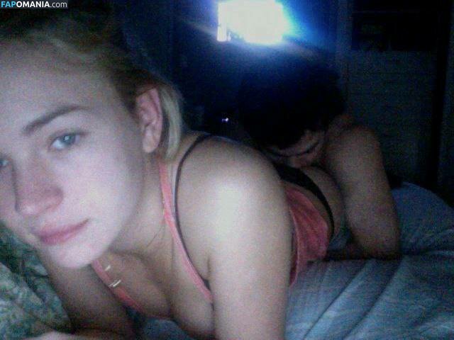 Britt Robertson Çıplak Sızdırılmış Fotoğraf #9