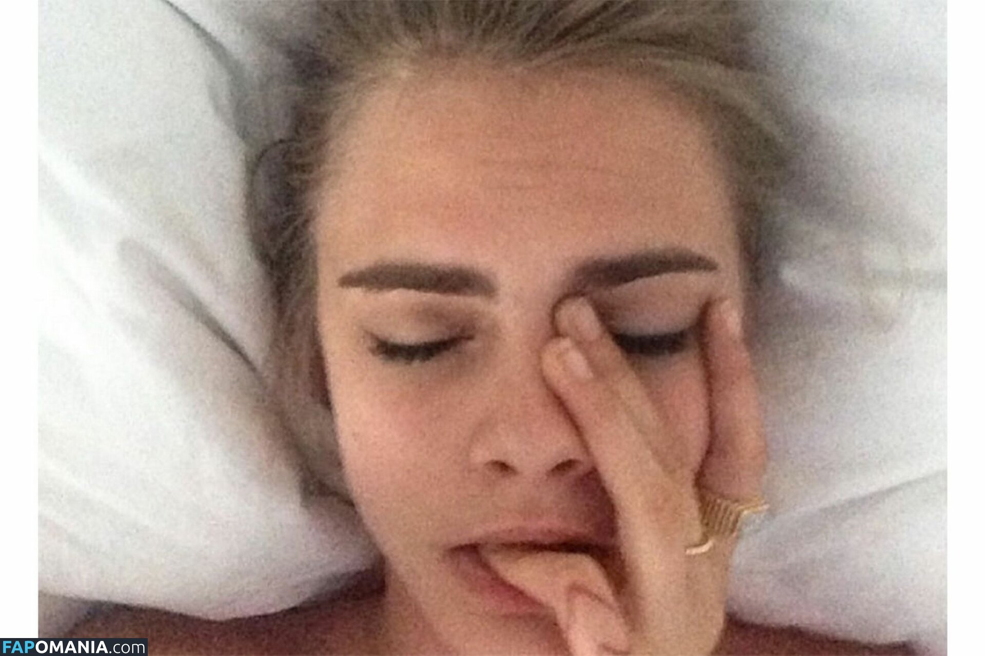 Cara Delevingne Çıplak Sızdırılmış Fotoğraf #1