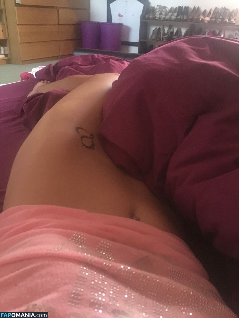 Carly Booth Çıplak Sızdırılmış Fotoğraf #3