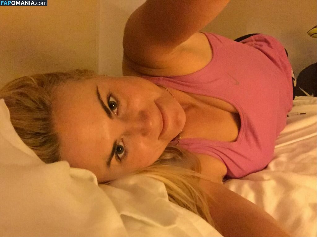 Carly Booth Çıplak Sızdırılmış Fotoğraf #54