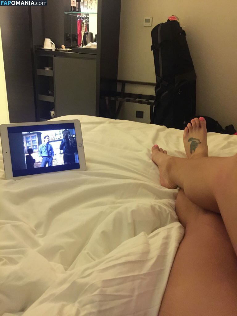 Carly Booth Çıplak Sızdırılmış Fotoğraf #76