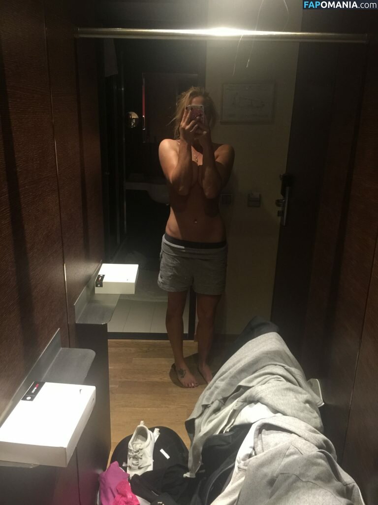 Carly Booth Çıplak Sızdırılmış Fotoğraf #109