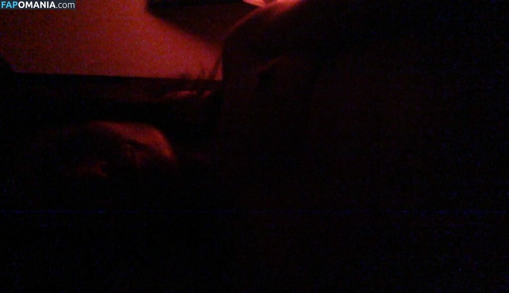 Carly Pope Çıplak Sızdırılmış Fotoğraf #8