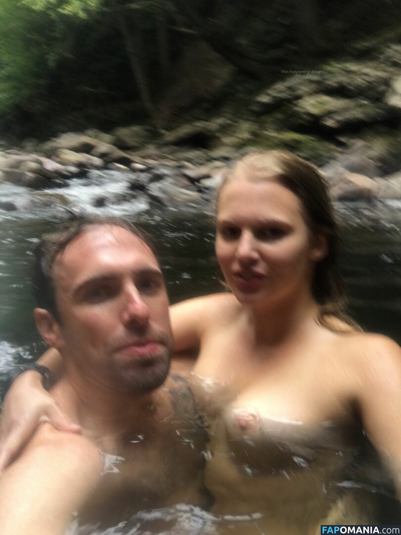 Casie Sloan Çıplak Sızdırılmış Fotoğraf #2