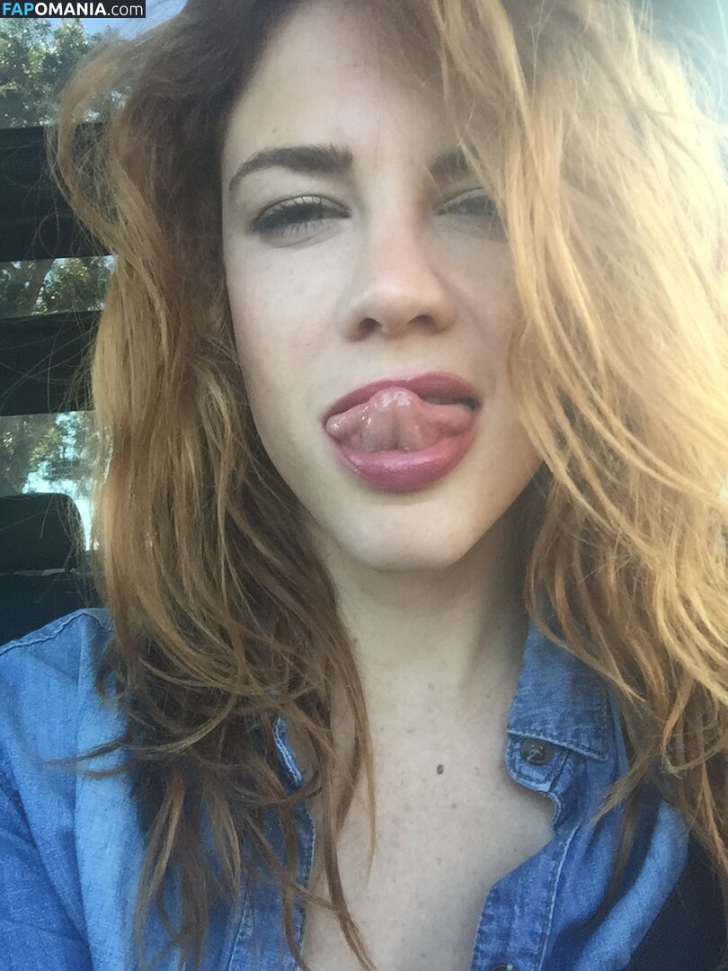 Courtney Hope Çıplak Sızdırılmış Fotoğraf #4