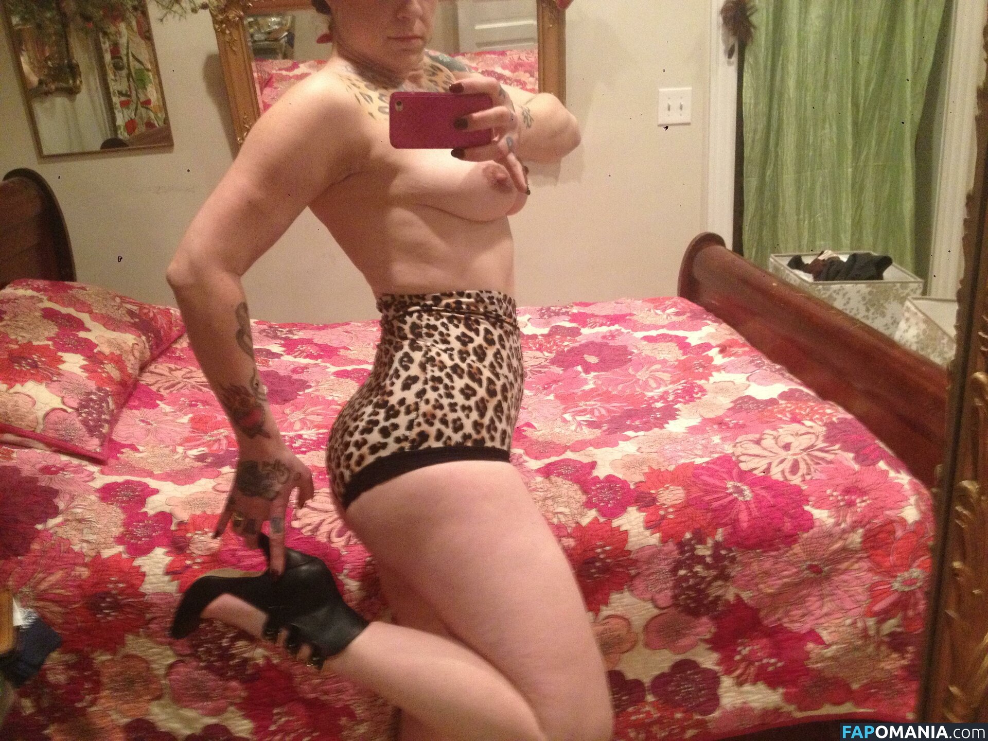 Danielle Colby Çıplak Sızdırılmış Fotoğraf #5