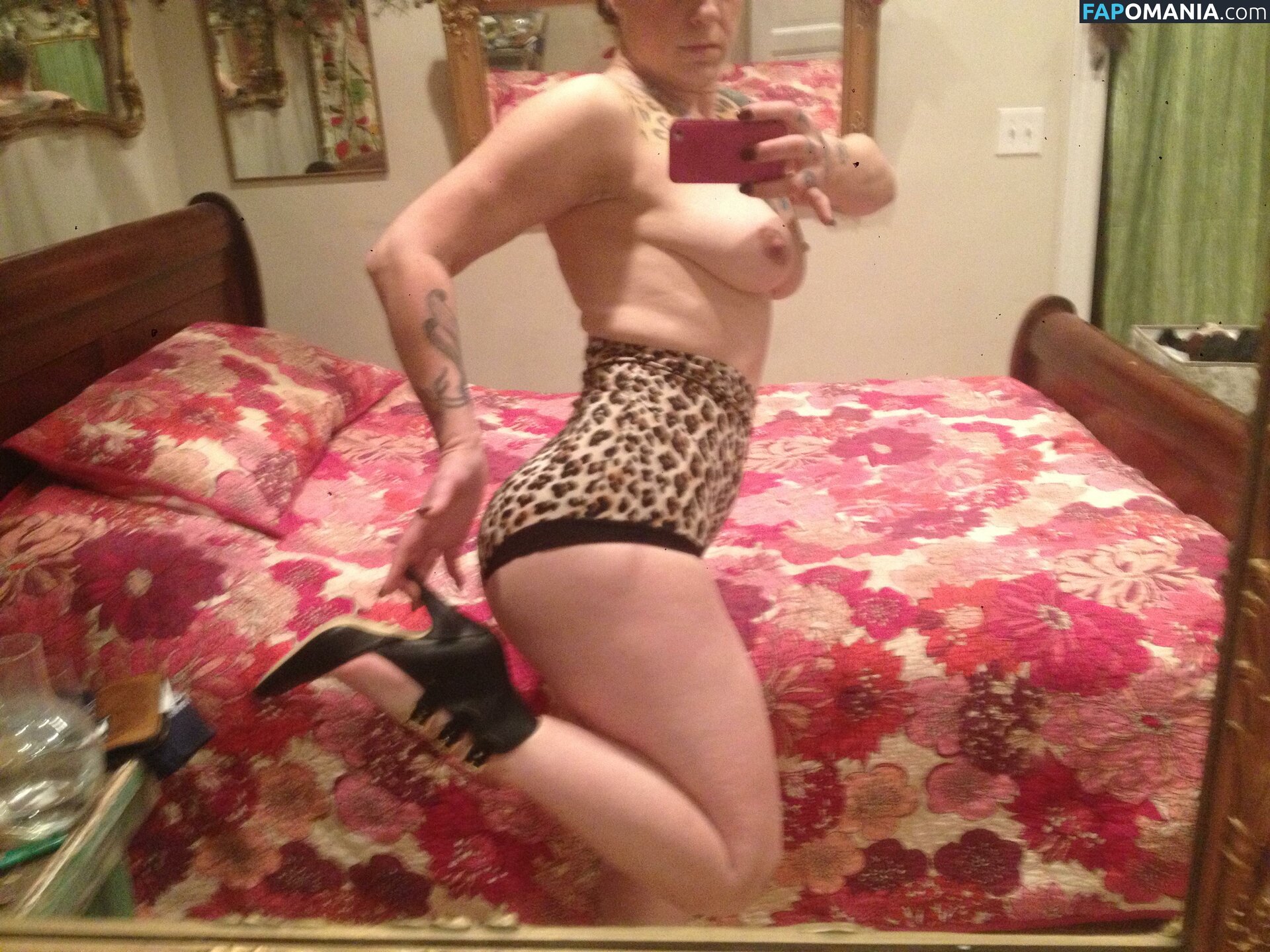 Danielle Colby Çıplak Sızdırılmış Fotoğraf #6