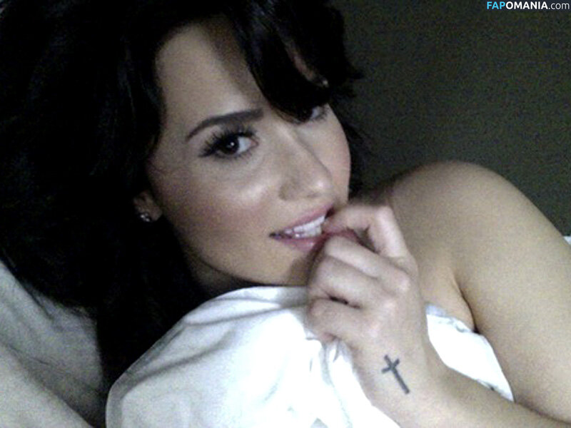 Demi Lovato Çıplak Sızdırılmış Fotoğraf #4