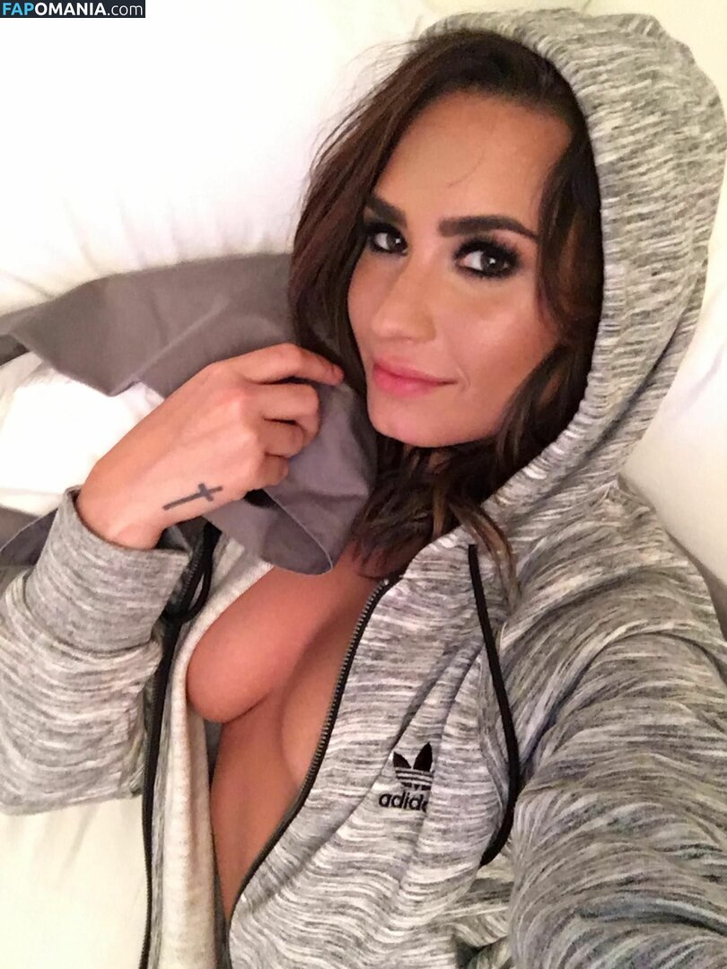 Demi Lovato Çıplak Sızdırılmış Fotoğraf #7