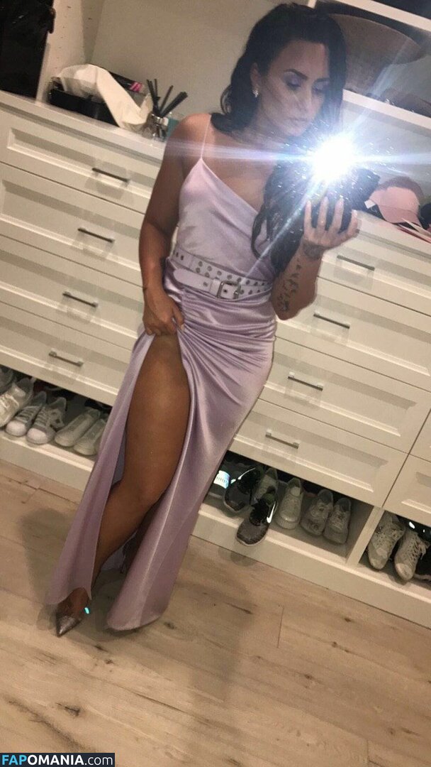 Demi Lovato Çıplak Sızdırılmış Fotoğraf #37