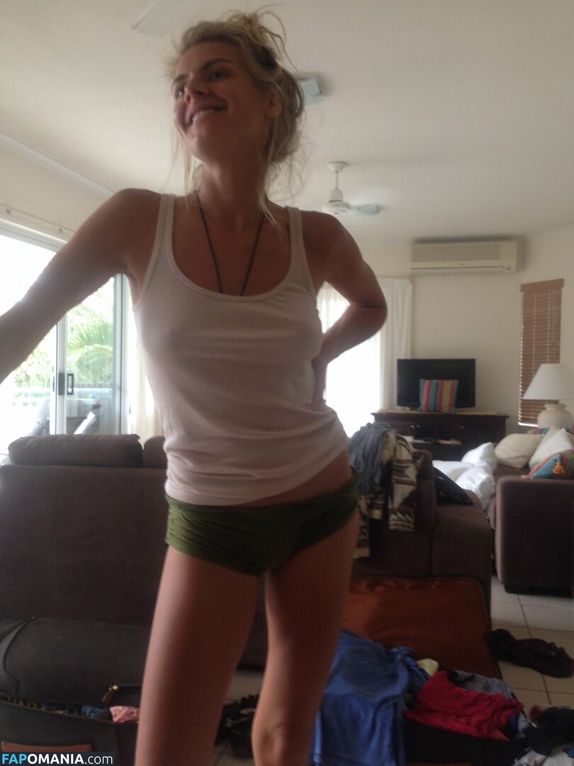 Eliza Coupe Çıplak Sızdırılmış Fotoğraf #3