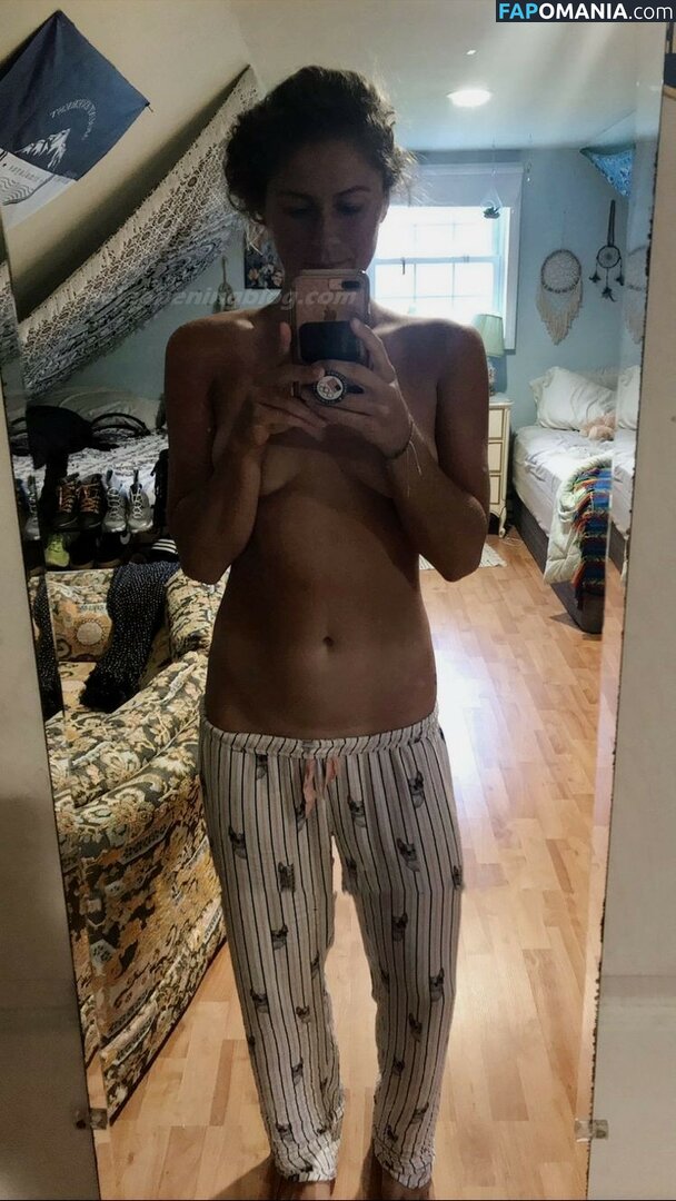 Elizabeth Beisel Çıplak Sızdırılmış Fotoğraf #1