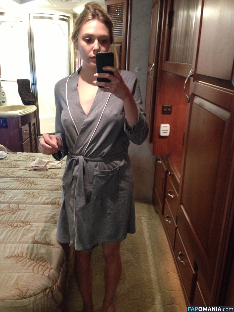 Elizabeth Olsen Çıplak Sızdırılmış Fotoğraf #3