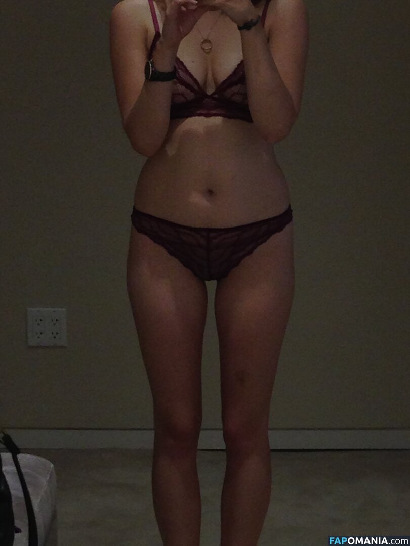 Elizabeth Olsen Çıplak Sızdırılmış Fotoğraf #12