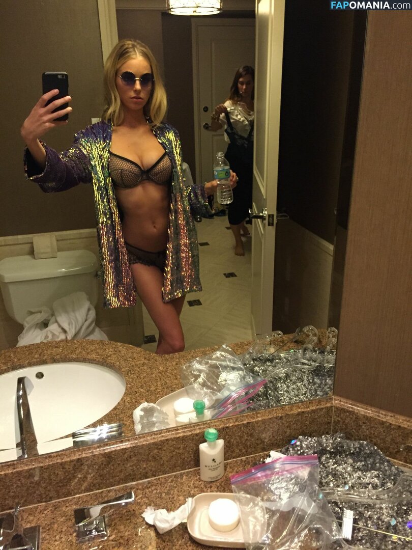 Elizabeth Turner Çıplak Sızdırılmış Fotoğraf #30