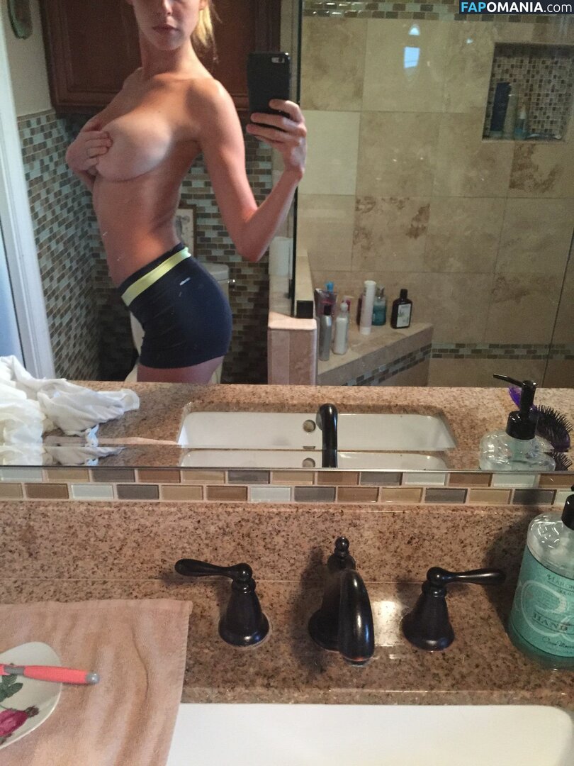 Elizabeth Turner Çıplak Sızdırılmış Fotoğraf #50