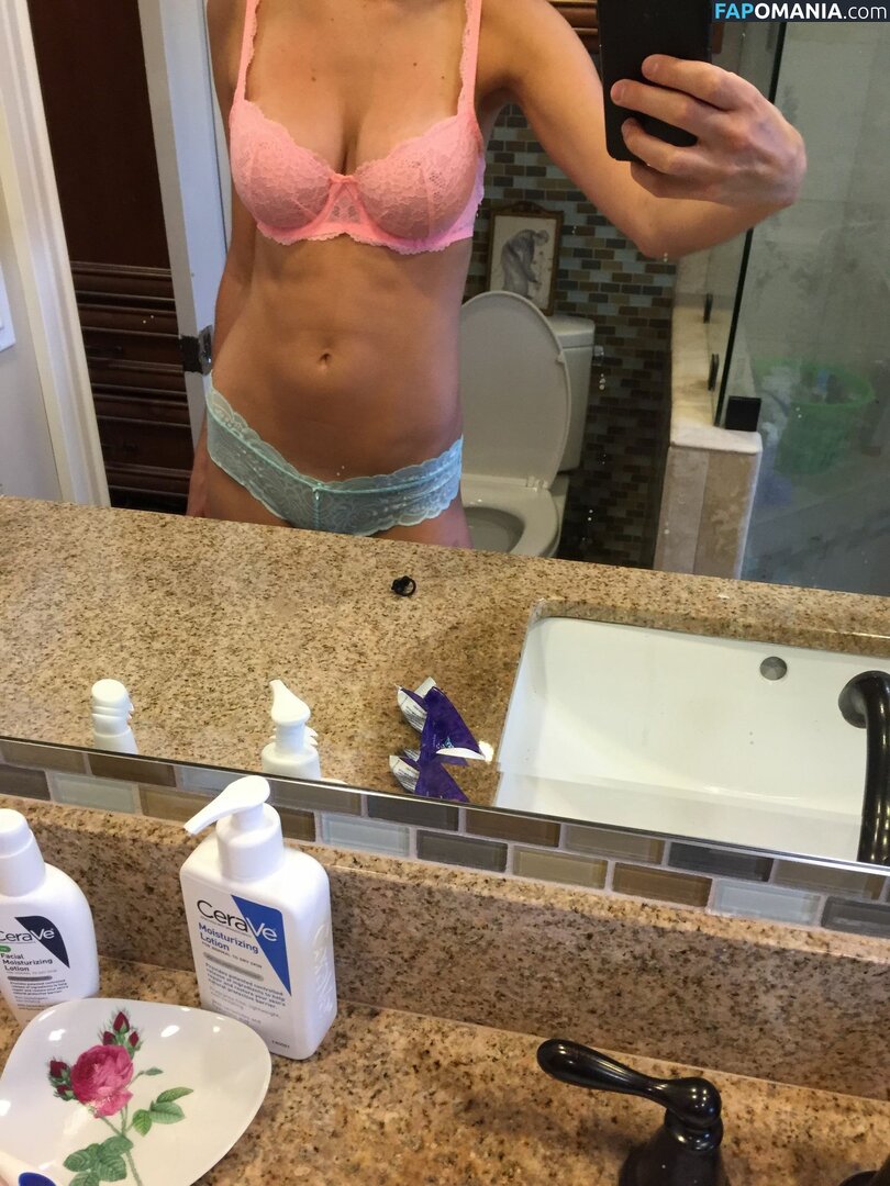 Elizabeth Turner Çıplak Sızdırılmış Fotoğraf #59