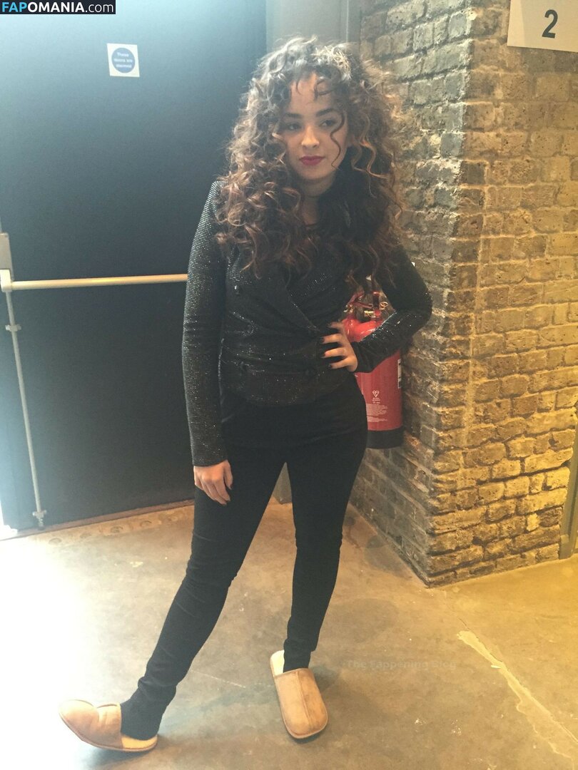 Ella Eyre Çıplak Sızdırılmış Fotoğraf #16