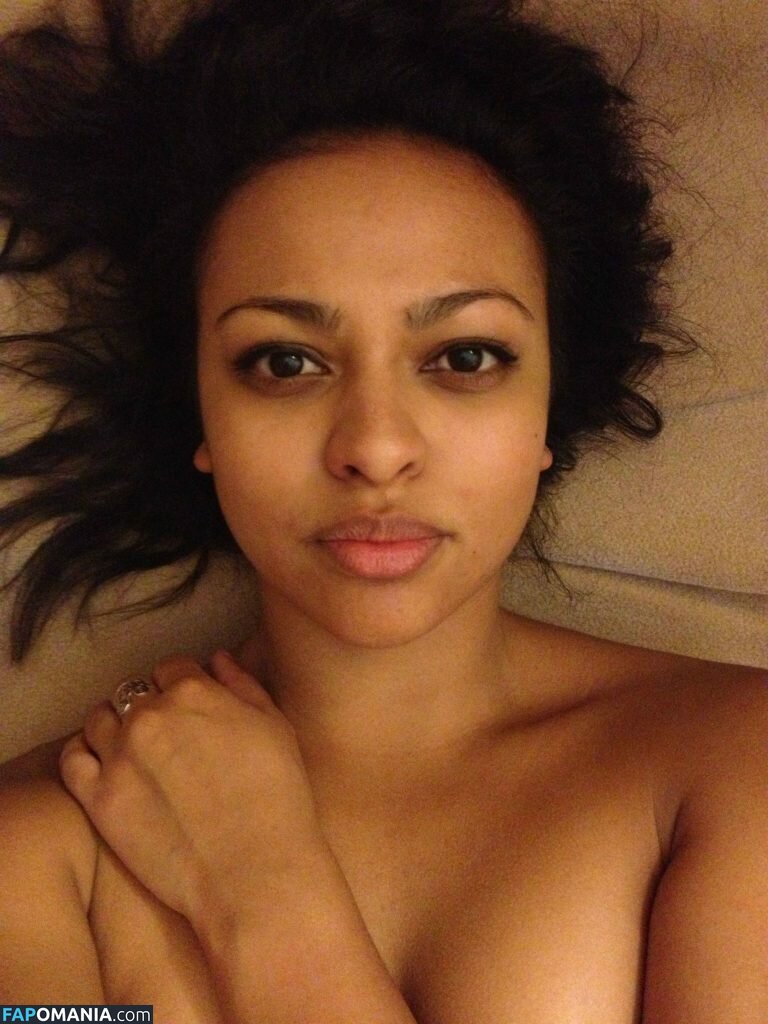 Ellenore Scott Çıplak Sızdırılmış Fotoğraf #1