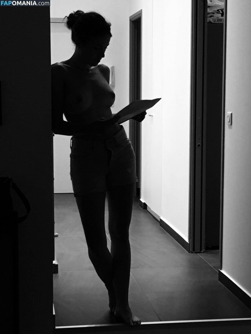Elodie Fontan Çıplak Sızdırılmış Fotoğraf #11