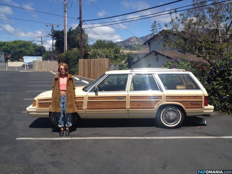 Emily Browning Çıplak Sızdırılmış Fotoğraf #25