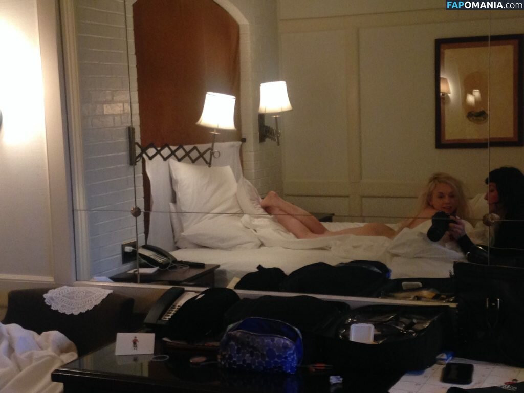 Emily Kinney Çıplak Sızdırılmış Fotoğraf #9