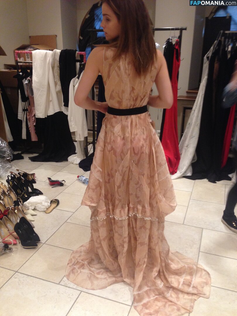 Emma Watson Çıplak Sızdırılmış Fotoğraf #99