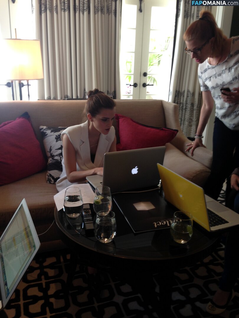 Emma Watson Çıplak Sızdırılmış Fotoğraf #113
