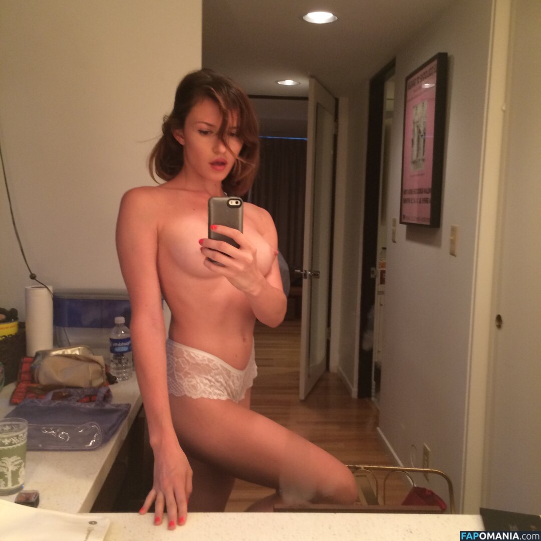 Hailey Gates And Paige Elkington Çıplak Sızdırılmış Fotoğraf #94