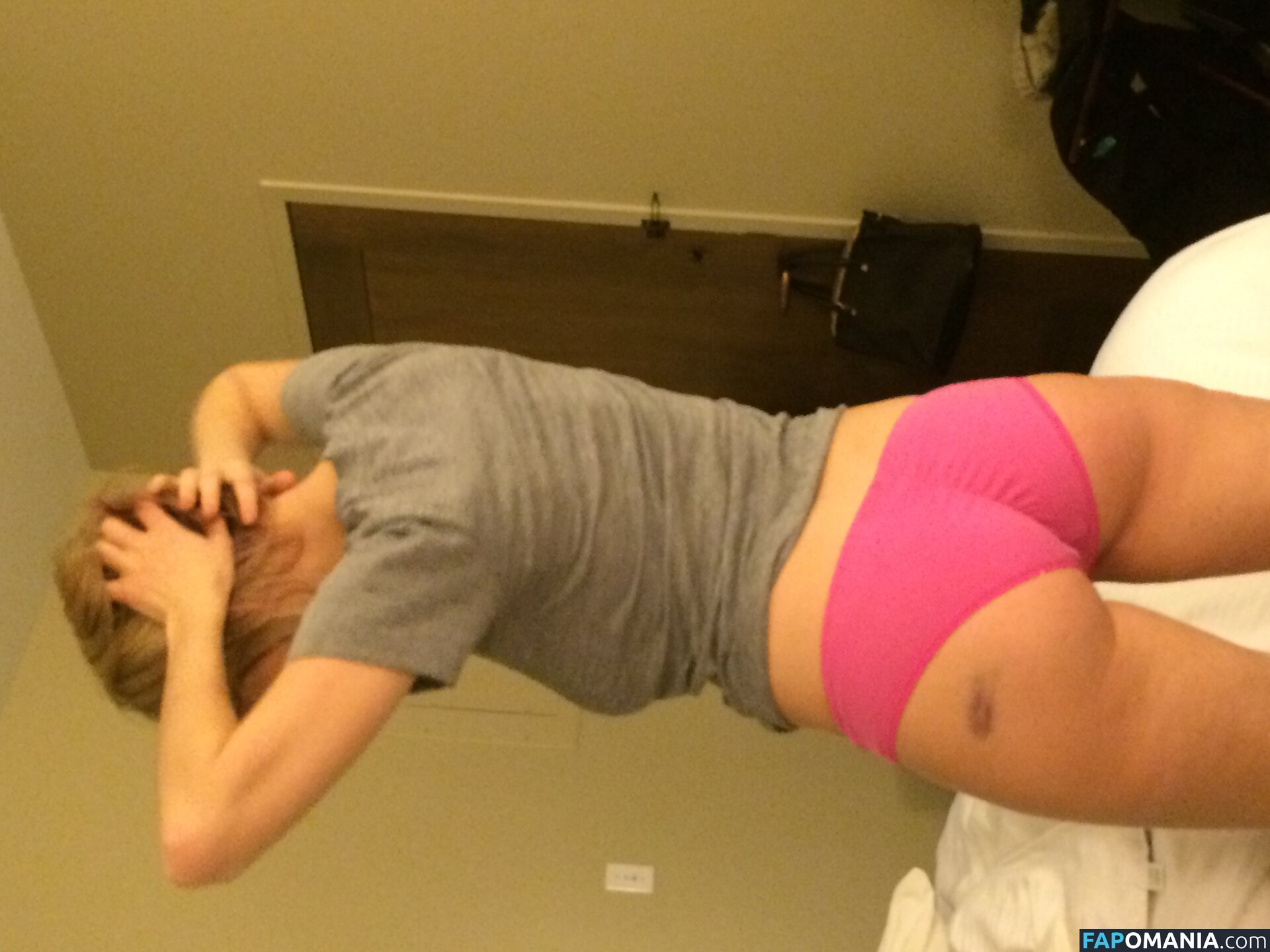 Iliza Shlesinger Çıplak Sızdırılmış Fotoğraf #208