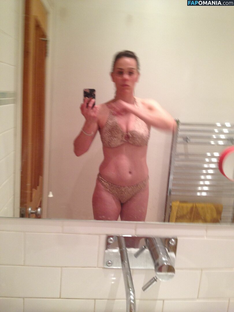 Jill Halfpenny Çıplak Sızdırılmış Fotoğraf #11