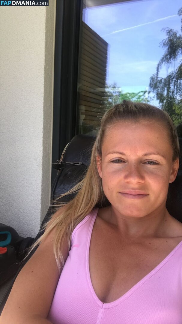 Julia Simic Çıplak Sızdırılmış Fotoğraf #2