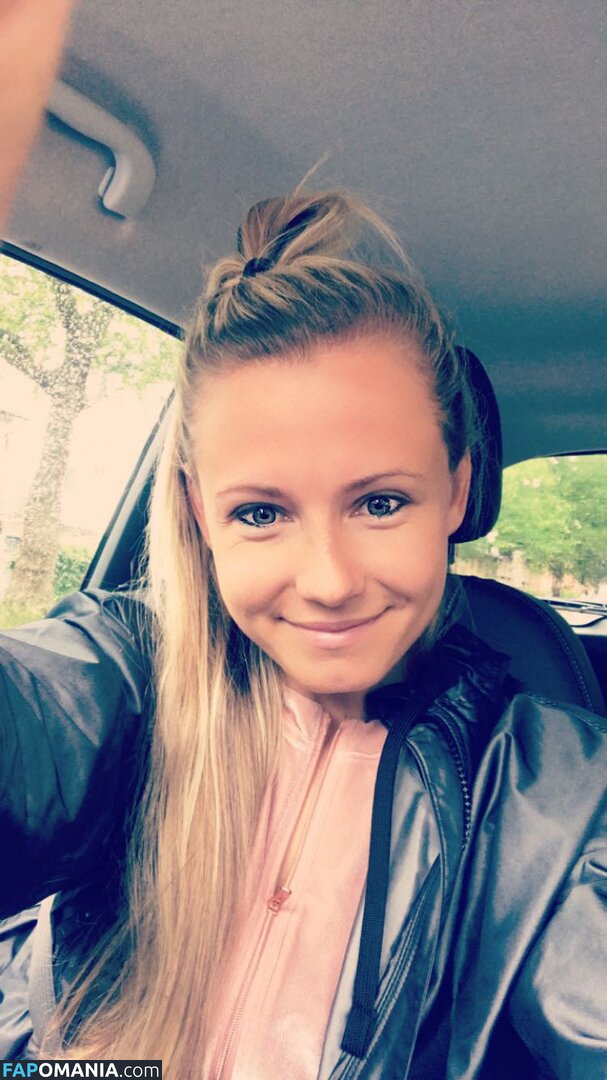 Julia Simic Çıplak Sızdırılmış Fotoğraf #16