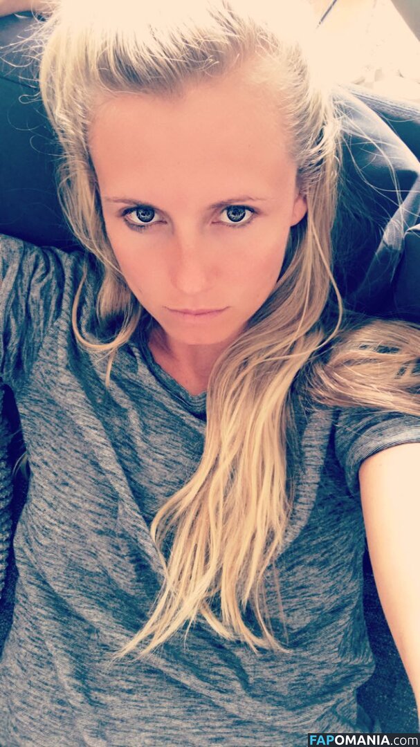 Julia Simic Çıplak Sızdırılmış Fotoğraf #20