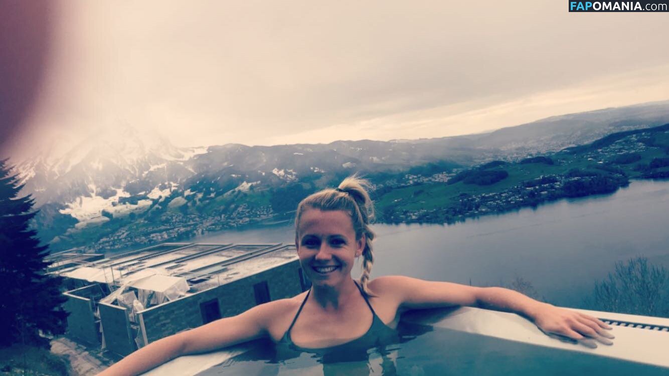 Julia Simic Çıplak Sızdırılmış Fotoğraf #30