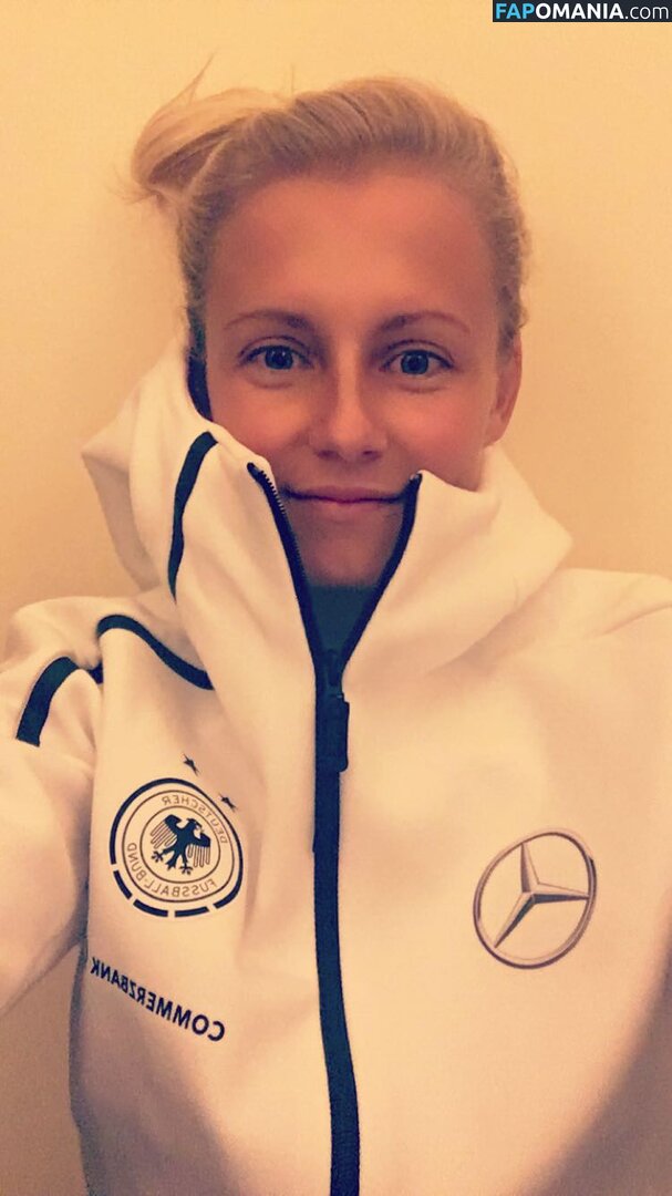 Julia Simic Çıplak Sızdırılmış Fotoğraf #52