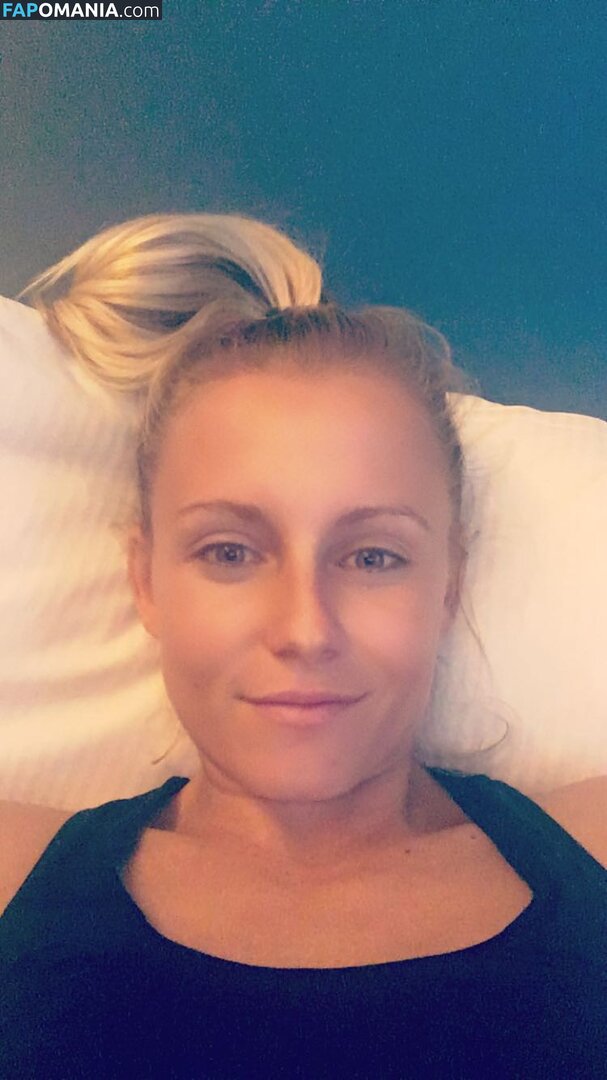 Julia Simic Çıplak Sızdırılmış Fotoğraf #54